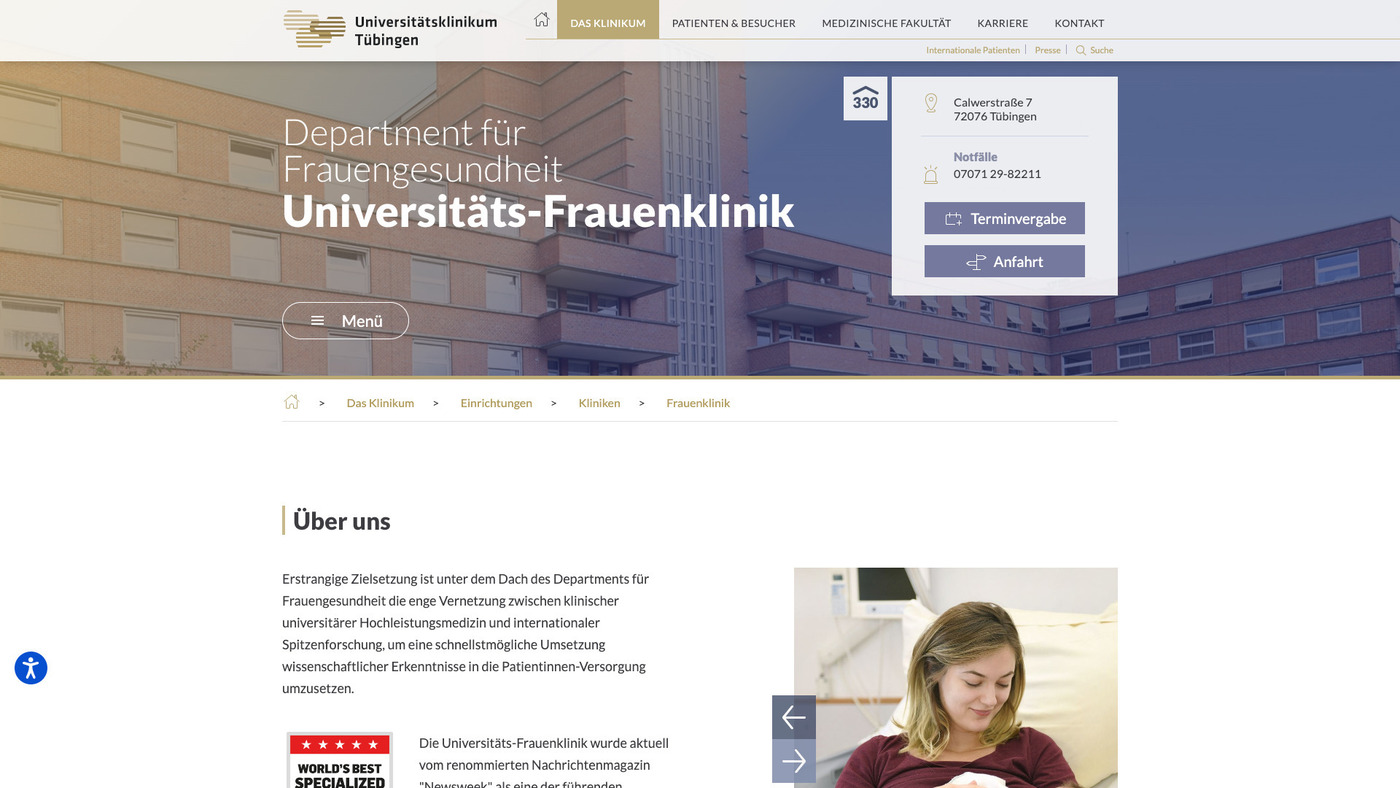 Gebäude der Universitäts-Frauenklinik Tübingen mit Text 'Department für Frauengesundheit Universitäts-Frauenklinik' und Kontaktinformationen auf der Webseite